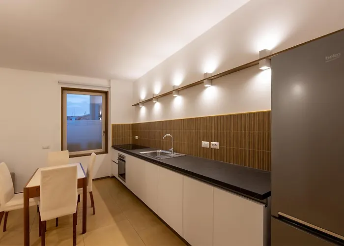 Newly Renovated Apartment 13A